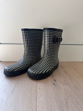 Corkys Black & White Houndstooth Kids Rain Boots with Side Buckle